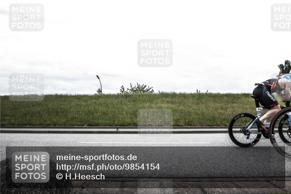 21.06.2026 - 29. Vierlanden-Triathlon H.Heesch http://msf.ph/oto/9854154 21.06.2026 12:07:33 Radfahren 670, 757, 822, 908, 912, 921, 924, 925, 926, 928, 933, 934, 938, 969 meine-sportfotos.de