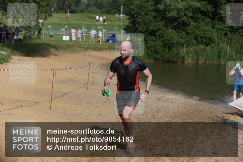 21.06.2026 - 29. Vierlanden-Triathlon Andreas Tolksdorf http://msf.ph/oto/9854162 21.06.2026 08:46:40 Schwimmen 159, 220 meine-sportfotos.de
