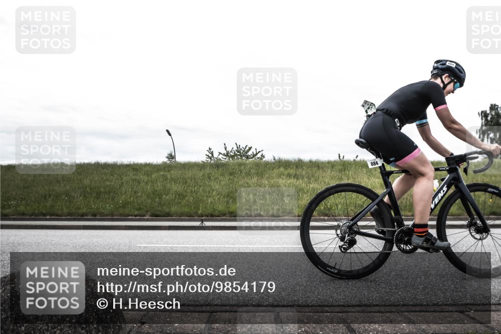 21.06.2026 - 29. Vierlanden-Triathlon H.Heesch http://msf.ph/oto/9854179 21.06.2026 12:08:05 Radfahren 674, 682, 884, 895, 907, 922, 945, 960, 981 meine-sportfotos.de