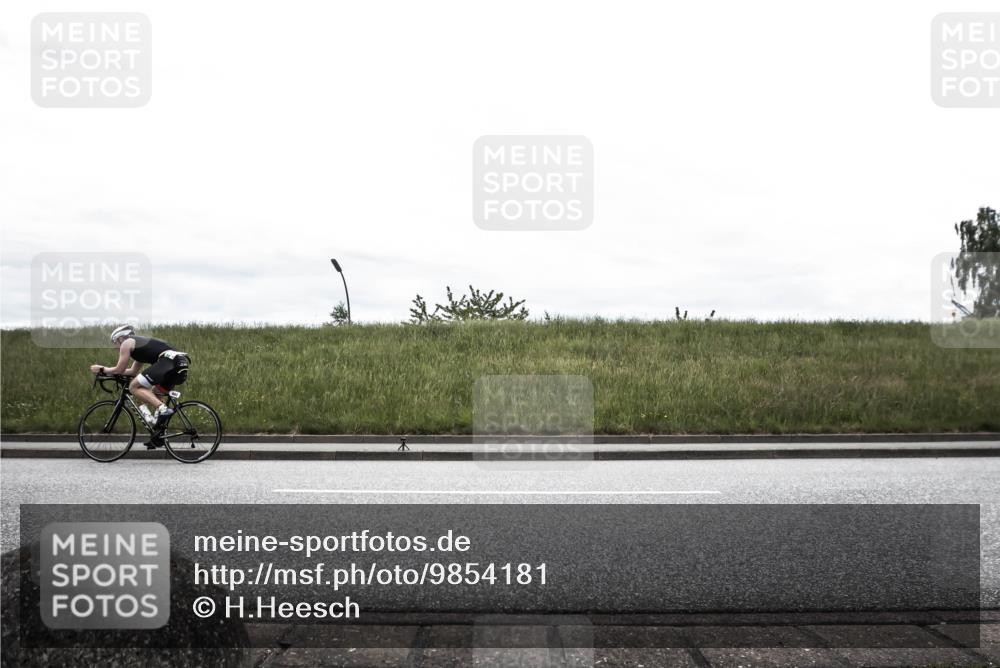 21.06.2026 - 29. Vierlanden-Triathlon H.Heesch http://msf.ph/oto/9854181 21.06.2026 12:08:06 Radfahren 674, 682, 884, 895, 907, 922, 945, 960, 981 meine-sportfotos.de
