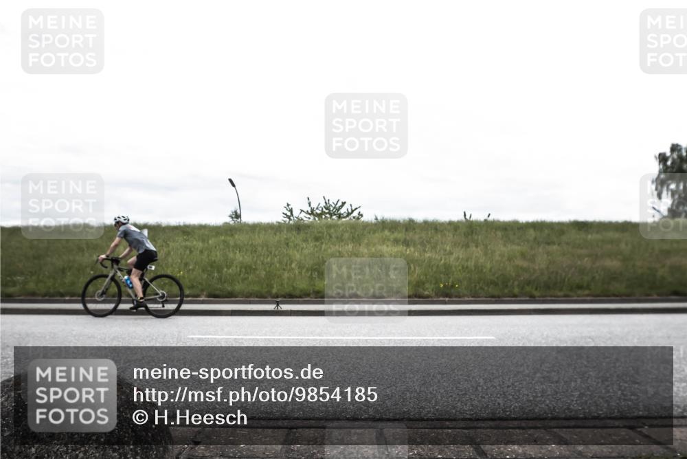 21.06.2026 - 29. Vierlanden-Triathlon H.Heesch http://msf.ph/oto/9854185 21.06.2026 12:08:08 Radfahren 674, 884, 895, 907, 922, 945, 960, 981 meine-sportfotos.de