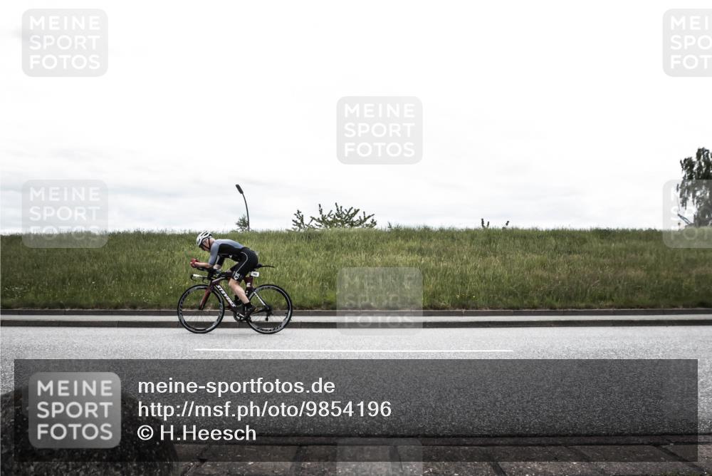 21.06.2026 - 29. Vierlanden-Triathlon H.Heesch http://msf.ph/oto/9854196 21.06.2026 12:08:29 Radfahren 246, 937 meine-sportfotos.de