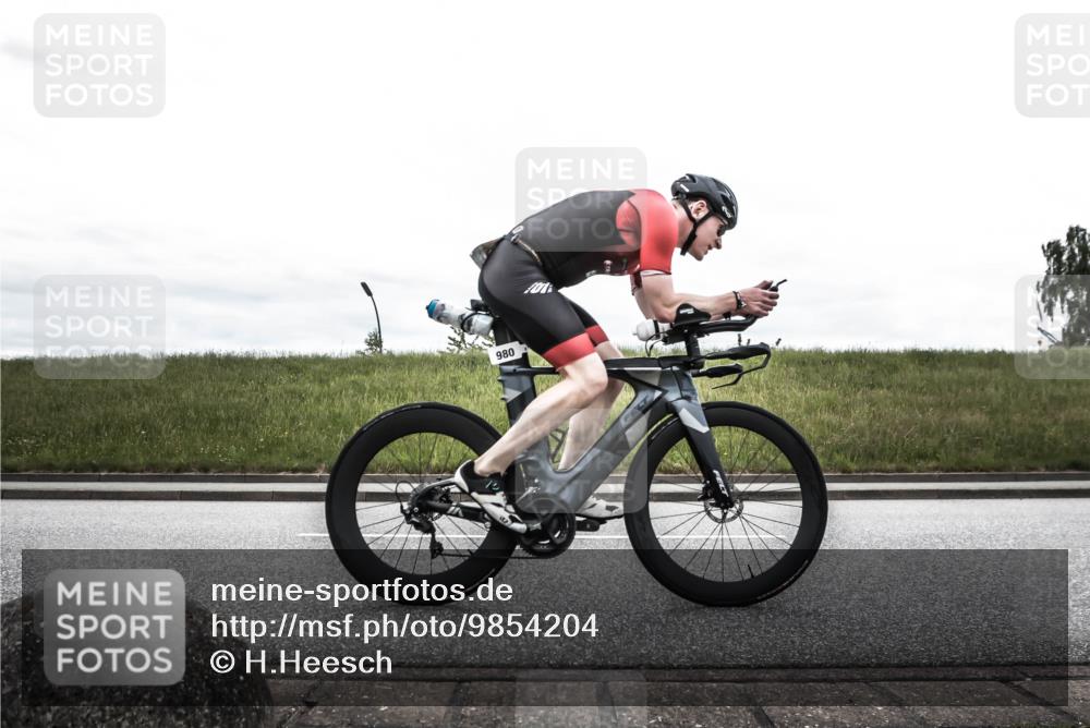 21.06.2026 - 29. Vierlanden-Triathlon H.Heesch http://msf.ph/oto/9854204 21.06.2026 12:08:50 Radfahren 939, 980 meine-sportfotos.de