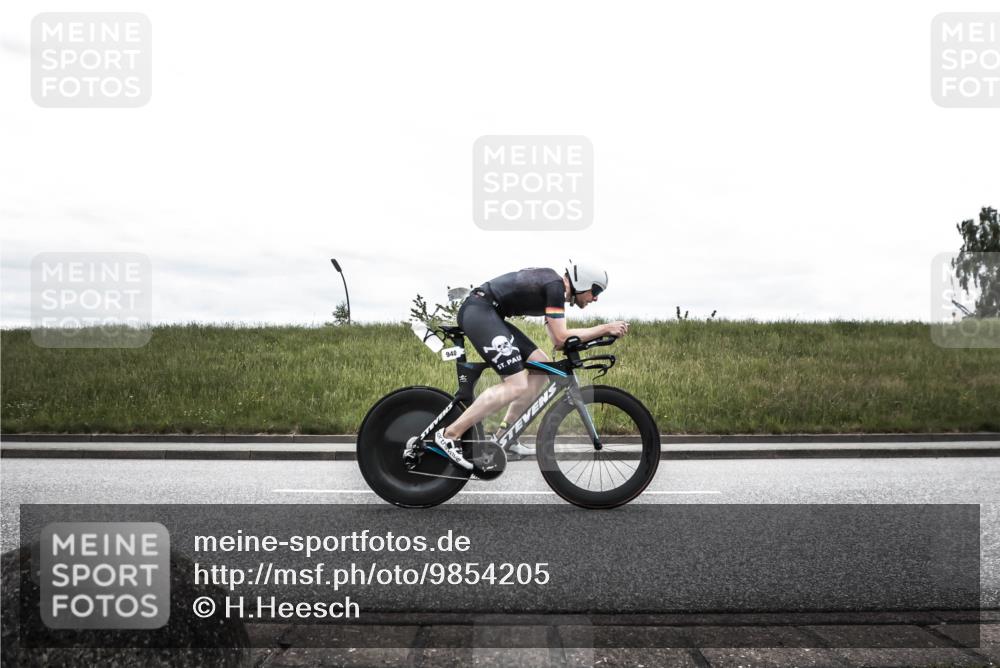 21.06.2026 - 29. Vierlanden-Triathlon H.Heesch http://msf.ph/oto/9854205 21.06.2026 12:08:59 Radfahren 932, 940 meine-sportfotos.de