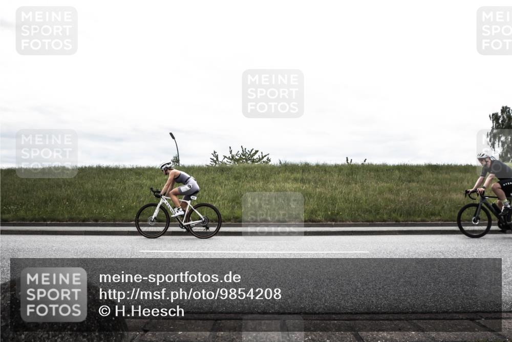21.06.2026 - 29. Vierlanden-Triathlon H.Heesch http://msf.ph/oto/9854208 21.06.2026 12:09:13 Radfahren 675, 832, 883, 929 meine-sportfotos.de