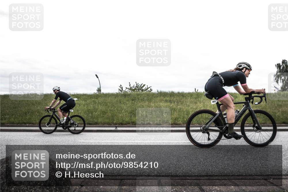 21.06.2026 - 29. Vierlanden-Triathlon H.Heesch http://msf.ph/oto/9854210 21.06.2026 12:09:14 Radfahren 675, 883, 929 meine-sportfotos.de