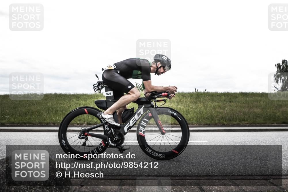 21.06.2026 - 29. Vierlanden-Triathlon H.Heesch http://msf.ph/oto/9854212 21.06.2026 12:09:19 Radfahren 883, 929 meine-sportfotos.de