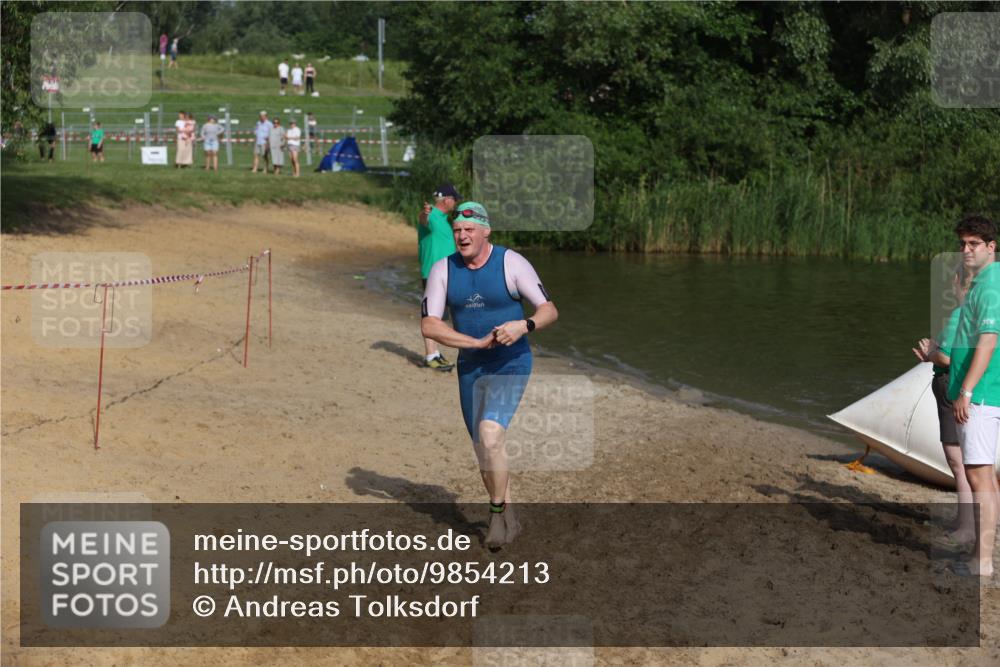 21.06.2026 - 29. Vierlanden-Triathlon Andreas Tolksdorf http://msf.ph/oto/9854213 21.06.2026 08:46:45 Schwimmen 135, 220 meine-sportfotos.de