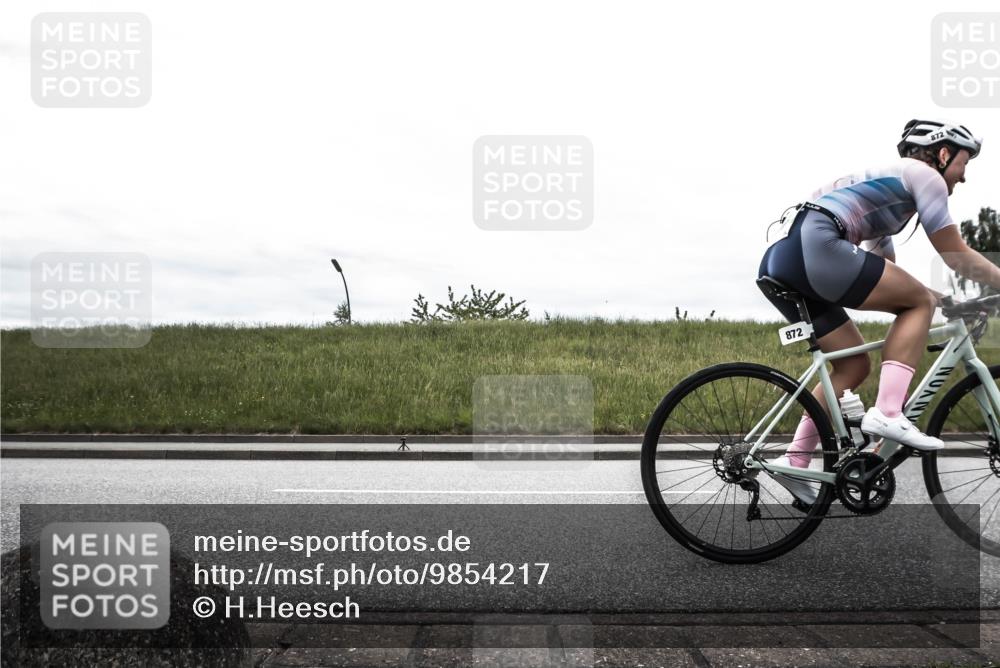 21.06.2026 - 29. Vierlanden-Triathlon H.Heesch http://msf.ph/oto/9854217 21.06.2026 12:09:32 Radfahren 872, 961 meine-sportfotos.de