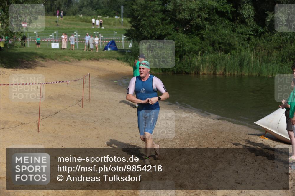 21.06.2026 - 29. Vierlanden-Triathlon Andreas Tolksdorf http://msf.ph/oto/9854218 21.06.2026 08:46:45 Schwimmen 135, 220 meine-sportfotos.de
