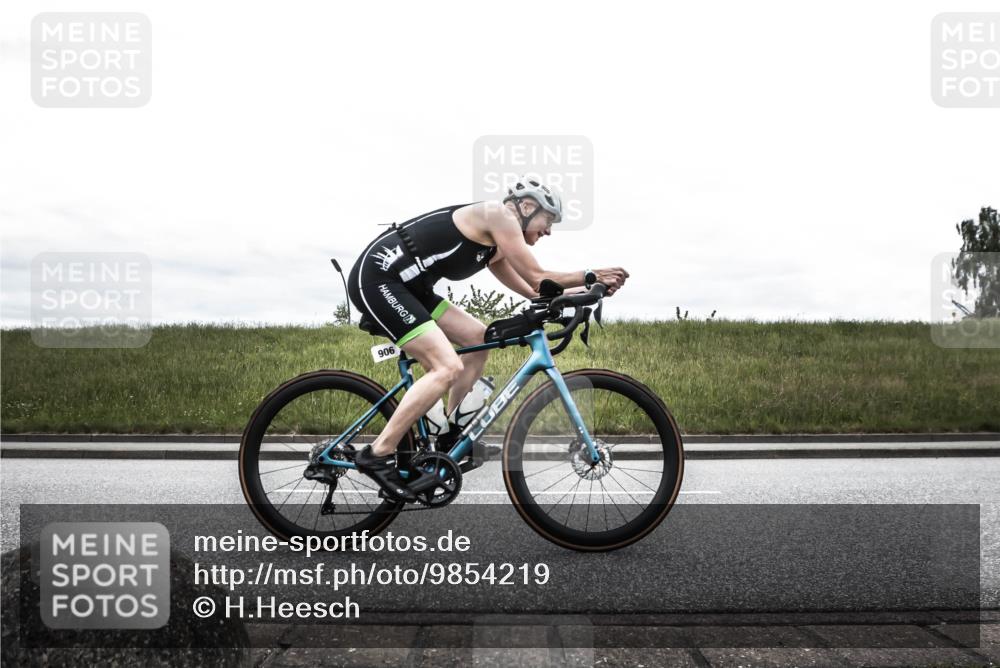 21.06.2026 - 29. Vierlanden-Triathlon H.Heesch http://msf.ph/oto/9854219 21.06.2026 12:09:44 Radfahren 726, 903, 906 meine-sportfotos.de