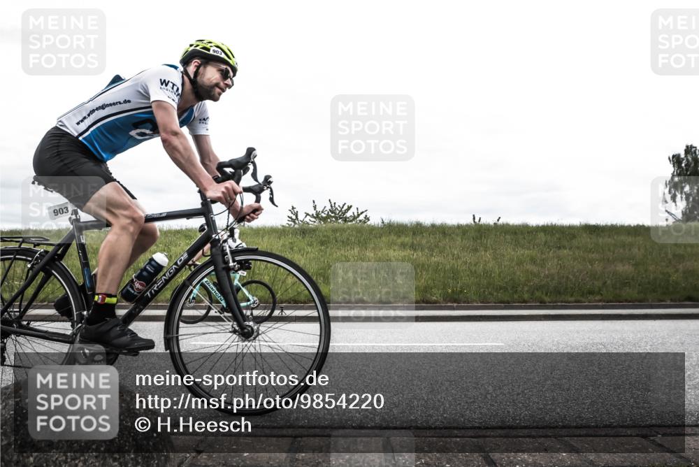 21.06.2026 - 29. Vierlanden-Triathlon H.Heesch http://msf.ph/oto/9854220 21.06.2026 12:09:48 Radfahren 726, 903, 906 meine-sportfotos.de