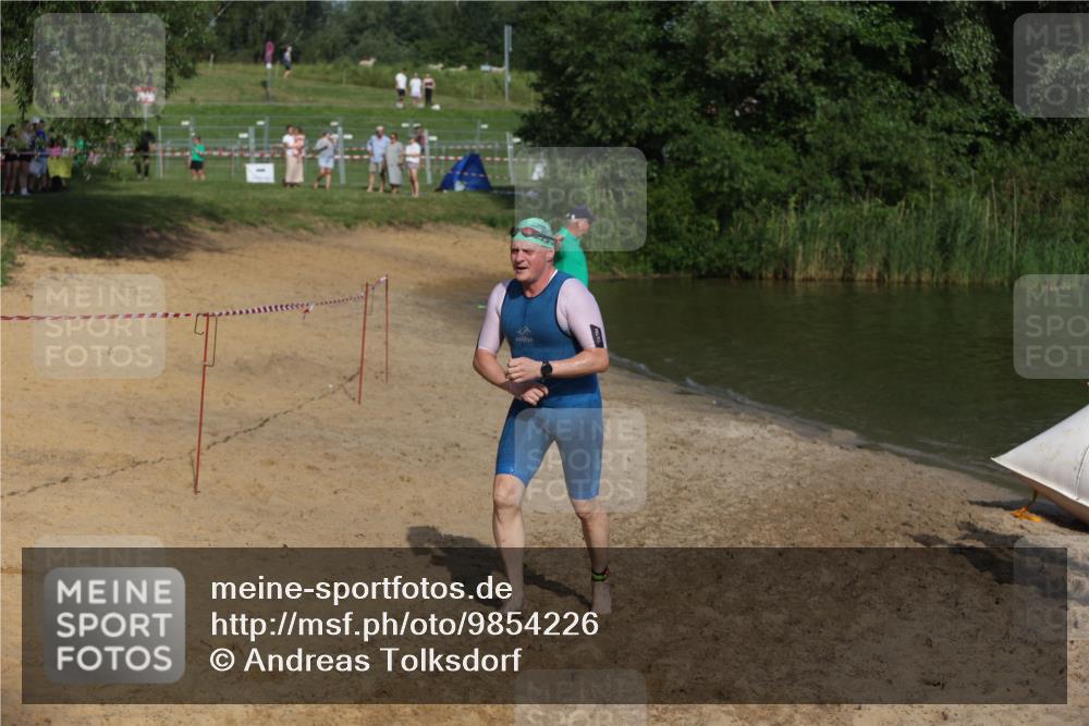 21.06.2026 - 29. Vierlanden-Triathlon Andreas Tolksdorf http://msf.ph/oto/9854226 21.06.2026 08:46:45 Schwimmen 135, 220 meine-sportfotos.de