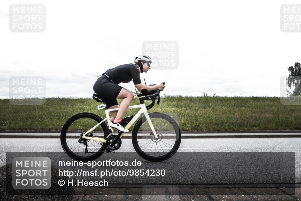 21.06.2026 - 29. Vierlanden-Triathlon H.Heesch http://msf.ph/oto/9854230 21.06.2026 12:10:25 Radfahren 19, 54, 710, 880 meine-sportfotos.de