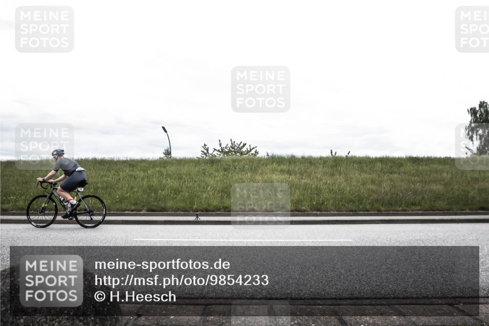 21.06.2026 - 29. Vierlanden-Triathlon H.Heesch http://msf.ph/oto/9854233 21.06.2026 12:10:28 Radfahren 54, 710, 848, 880 meine-sportfotos.de