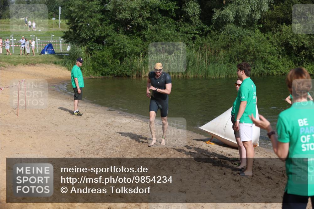 21.06.2026 - 29. Vierlanden-Triathlon Andreas Tolksdorf http://msf.ph/oto/9854234 21.06.2026 08:46:51 Schwimmen 135, 220 meine-sportfotos.de