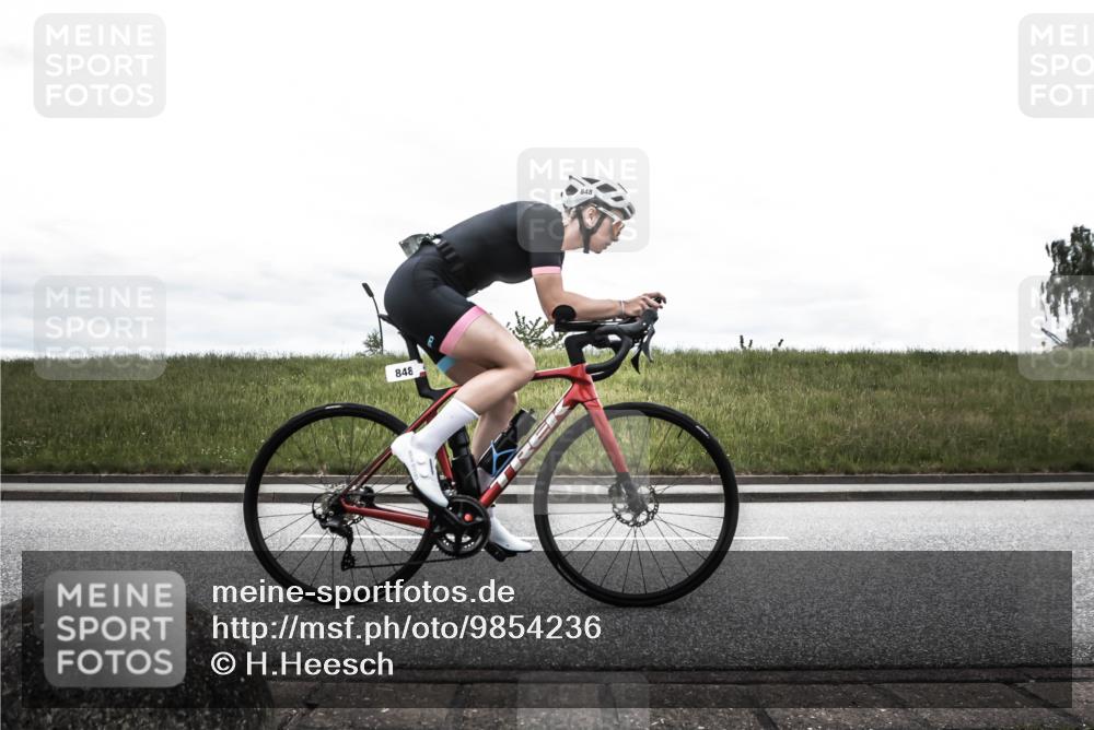 21.06.2026 - 29. Vierlanden-Triathlon H.Heesch http://msf.ph/oto/9854236 21.06.2026 12:10:34 Radfahren 830, 848, 888 meine-sportfotos.de