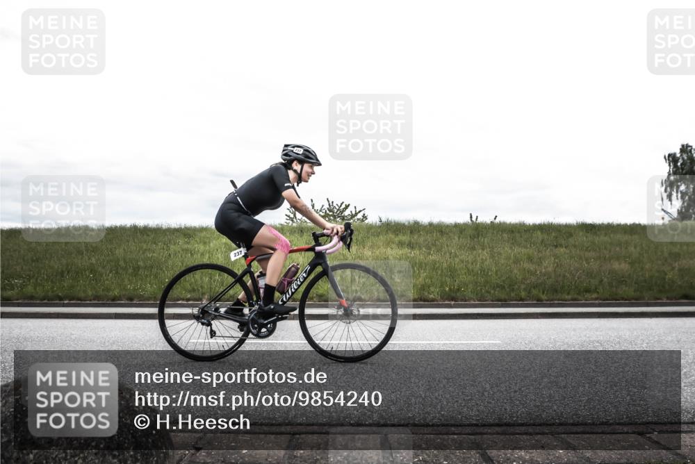 21.06.2026 - 29. Vierlanden-Triathlon H.Heesch http://msf.ph/oto/9854240 21.06.2026 12:10:49 Radfahren 237, 787, 814 meine-sportfotos.de