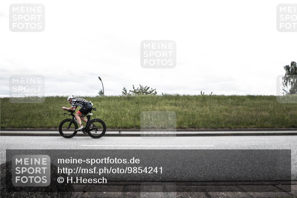 21.06.2026 - 29. Vierlanden-Triathlon H.Heesch http://msf.ph/oto/9854241 21.06.2026 12:10:55 Radfahren 237, 787, 814, 841, 853, 968 meine-sportfotos.de