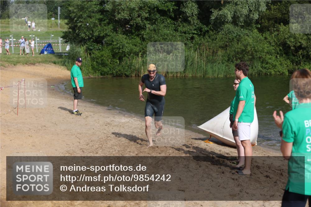 21.06.2026 - 29. Vierlanden-Triathlon Andreas Tolksdorf http://msf.ph/oto/9854242 21.06.2026 08:46:51 Schwimmen 135, 220 meine-sportfotos.de