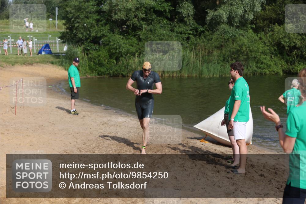 21.06.2026 - 29. Vierlanden-Triathlon Andreas Tolksdorf http://msf.ph/oto/9854250 21.06.2026 08:46:52 Schwimmen 135, 220 meine-sportfotos.de