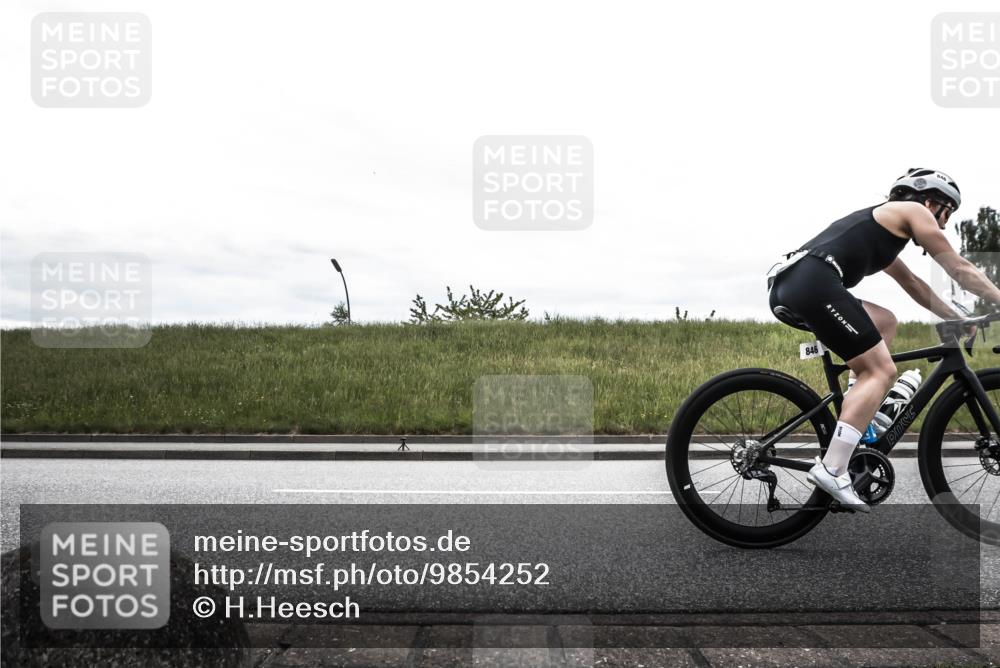 21.06.2026 - 29. Vierlanden-Triathlon H.Heesch http://msf.ph/oto/9854252 21.06.2026 12:11:33 Radfahren 230, 846, 859, 870 meine-sportfotos.de