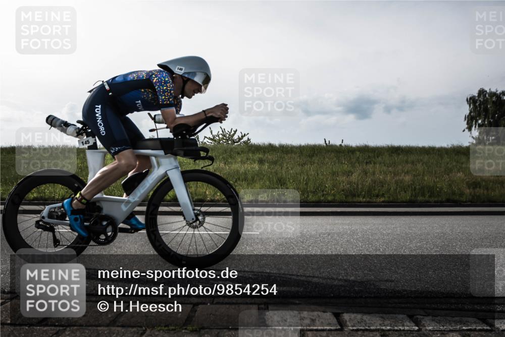 21.06.2026 - 29. Vierlanden-Triathlon H.Heesch http://msf.ph/oto/9854254 21.06.2026 08:50:29 Radfahren 72, 145 meine-sportfotos.de