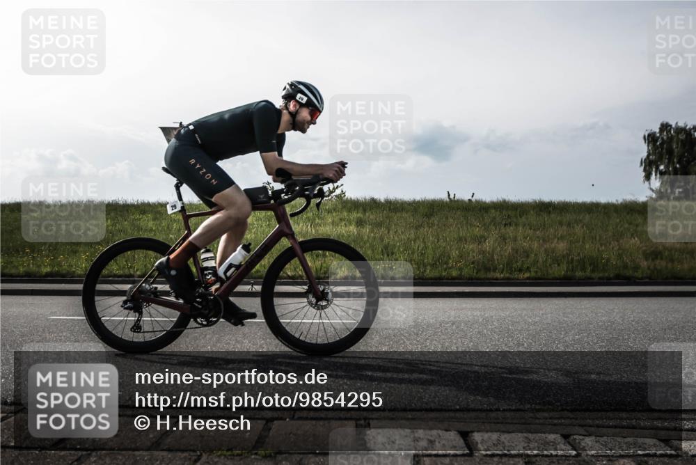 21.06.2026 - 29. Vierlanden-Triathlon H.Heesch http://msf.ph/oto/9854295 21.06.2026 08:53:46 Radfahren 4, 29, 112 meine-sportfotos.de