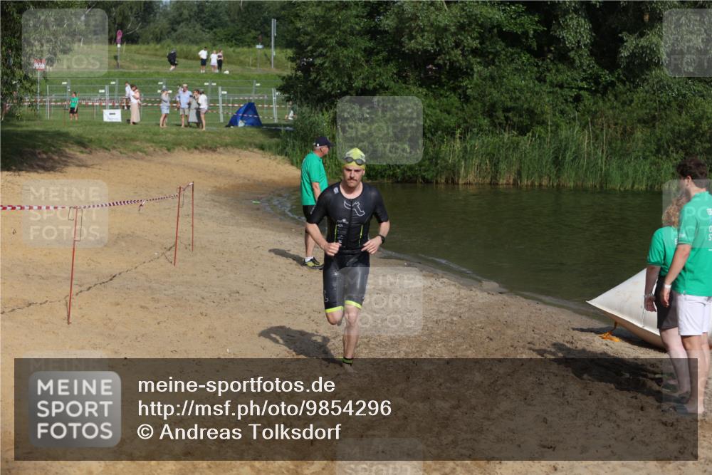21.06.2026 - 29. Vierlanden-Triathlon Andreas Tolksdorf http://msf.ph/oto/9854296 21.06.2026 08:47:08 Schwimmen 40 meine-sportfotos.de
