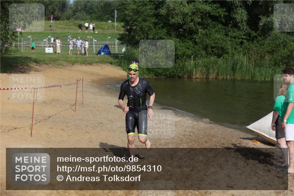 21.06.2026 - 29. Vierlanden-Triathlon Andreas Tolksdorf http://msf.ph/oto/9854310 21.06.2026 08:47:08 Schwimmen 40 meine-sportfotos.de
