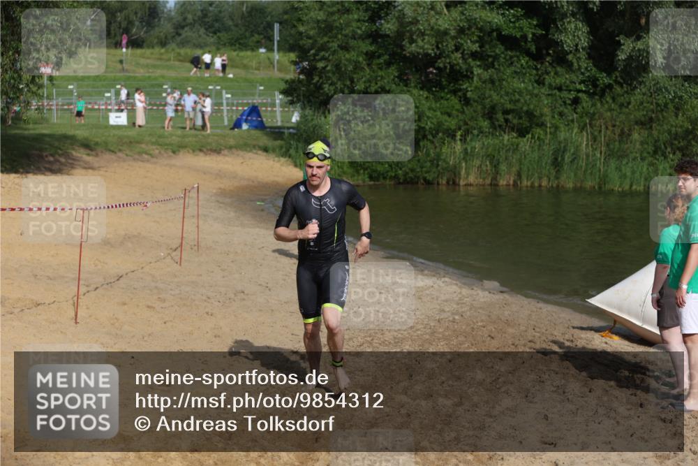 21.06.2026 - 29. Vierlanden-Triathlon Andreas Tolksdorf http://msf.ph/oto/9854312 21.06.2026 08:47:09 Schwimmen 40 meine-sportfotos.de