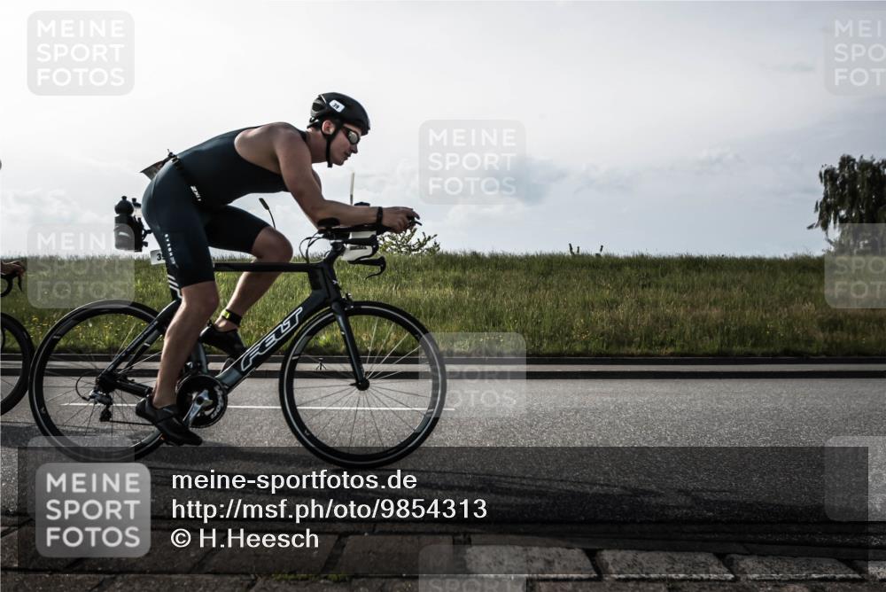 21.06.2026 - 29. Vierlanden-Triathlon H.Heesch http://msf.ph/oto/9854313 21.06.2026 08:55:02 Radfahren 34, 39, 84, 104 meine-sportfotos.de