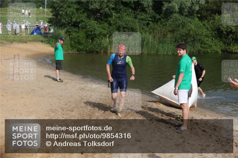 21.06.2026 - 29. Vierlanden-Triathlon Andreas Tolksdorf http://msf.ph/oto/9854316 21.06.2026 08:47:44 Schwimmen 90, 136, 180 meine-sportfotos.de