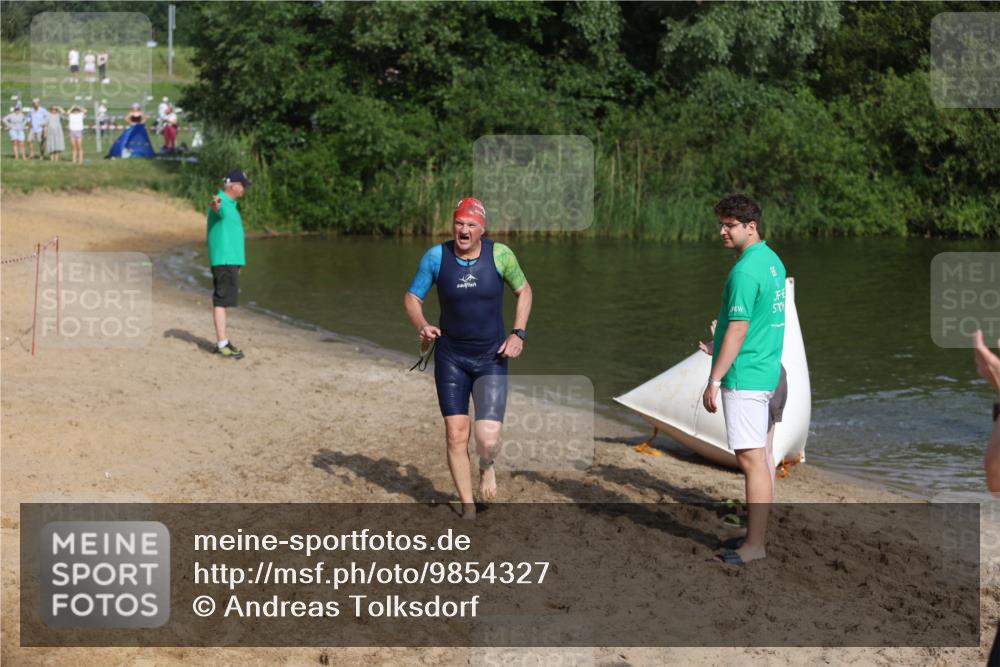 21.06.2026 - 29. Vierlanden-Triathlon Andreas Tolksdorf http://msf.ph/oto/9854327 21.06.2026 08:47:44 Schwimmen 90, 136, 180 meine-sportfotos.de