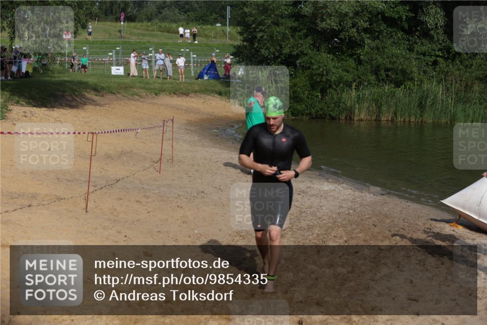 21.06.2026 - 29. Vierlanden-Triathlon Andreas Tolksdorf http://msf.ph/oto/9854335 21.06.2026 08:47:48 Schwimmen 90, 118, 136, 180 meine-sportfotos.de