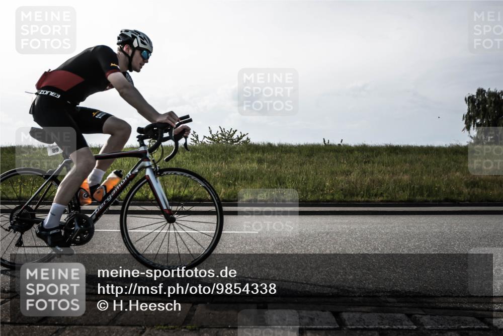 21.06.2026 - 29. Vierlanden-Triathlon H.Heesch http://msf.ph/oto/9854338 21.06.2026 08:57:52 Radfahren 89, 119 meine-sportfotos.de