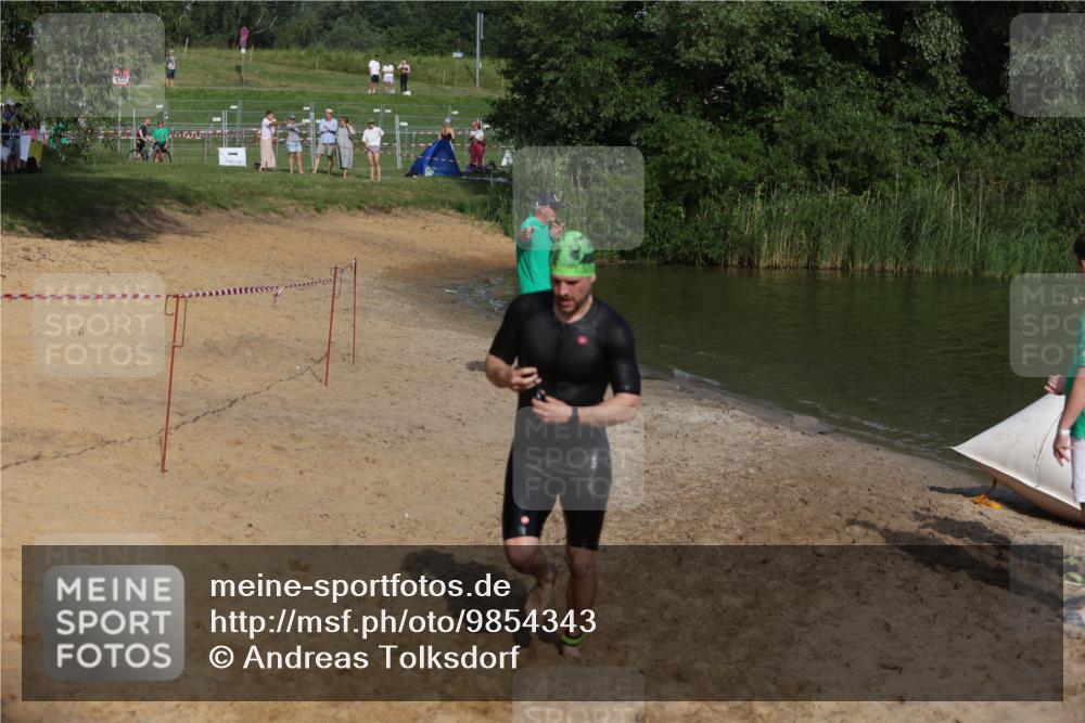 21.06.2026 - 29. Vierlanden-Triathlon Andreas Tolksdorf http://msf.ph/oto/9854343 21.06.2026 08:47:49 Schwimmen 90, 118, 136, 180 meine-sportfotos.de