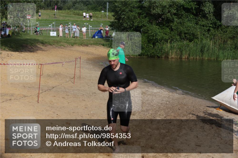 21.06.2026 - 29. Vierlanden-Triathlon Andreas Tolksdorf http://msf.ph/oto/9854353 21.06.2026 08:47:49 Schwimmen 90, 118, 136, 180 meine-sportfotos.de