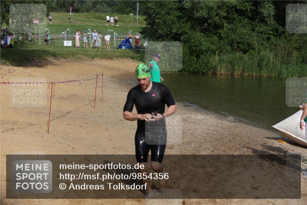 21.06.2026 - 29. Vierlanden-Triathlon Andreas Tolksdorf http://msf.ph/oto/9854356 21.06.2026 08:47:49 Schwimmen 90, 118, 136, 180 meine-sportfotos.de