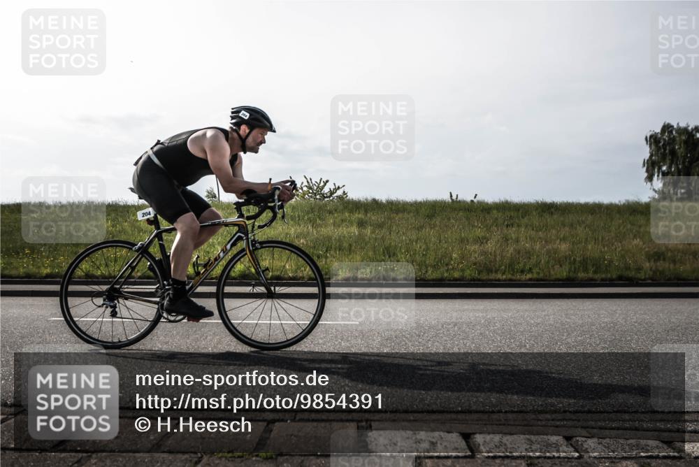 21.06.2026 - 29. Vierlanden-Triathlon H.Heesch http://msf.ph/oto/9854391 21.06.2026 09:02:03 Radfahren 204, 1353 meine-sportfotos.de