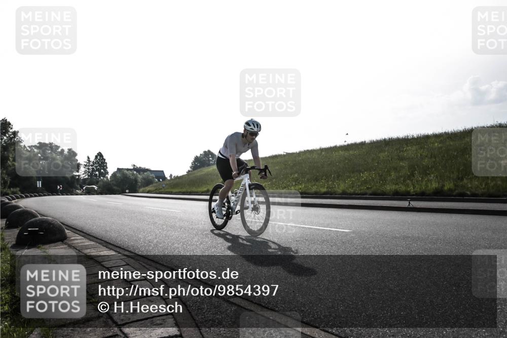 21.06.2026 - 29. Vierlanden-Triathlon H.Heesch http://msf.ph/oto/9854397 21.06.2026 08:50:31 Radfahren 72, 145 meine-sportfotos.de