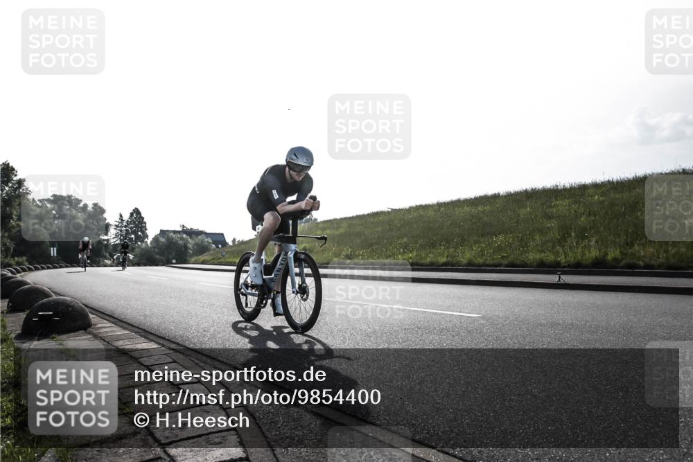 21.06.2026 - 29. Vierlanden-Triathlon H.Heesch http://msf.ph/oto/9854400 21.06.2026 08:50:54 Radfahren 14, 78, 82 meine-sportfotos.de