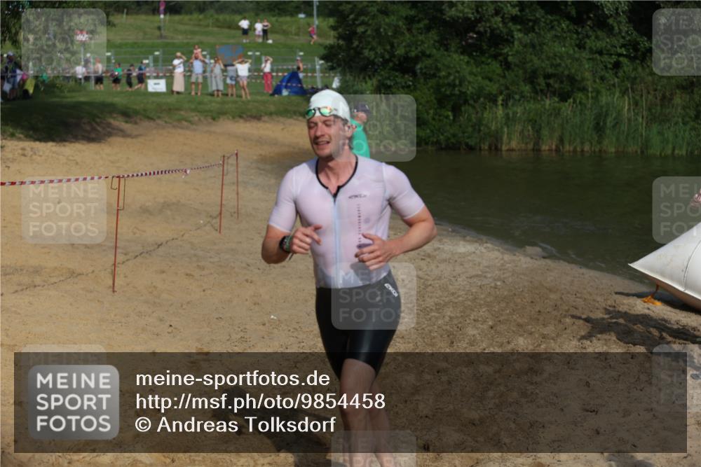 21.06.2026 - 29. Vierlanden-Triathlon Andreas Tolksdorf http://msf.ph/oto/9854458 21.06.2026 08:48:22 Schwimmen 75, 80, 83, 119, 186 meine-sportfotos.de