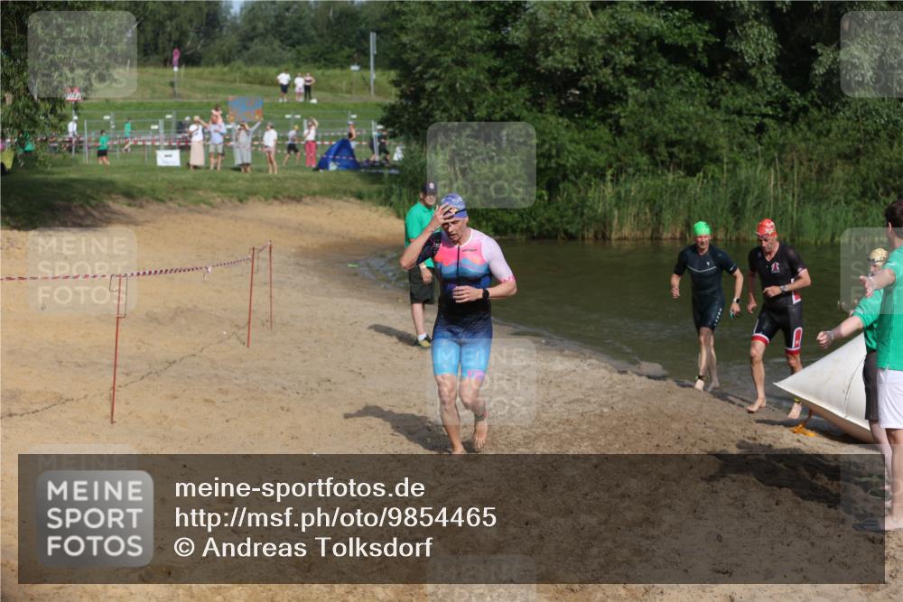 21.06.2026 - 29. Vierlanden-Triathlon Andreas Tolksdorf http://msf.ph/oto/9854465 21.06.2026 08:48:26 Schwimmen 75, 80, 119, 186, 198 meine-sportfotos.de