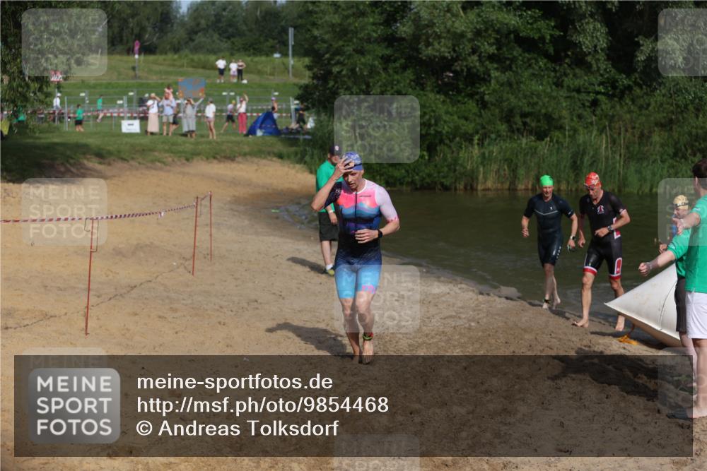 21.06.2026 - 29. Vierlanden-Triathlon Andreas Tolksdorf http://msf.ph/oto/9854468 21.06.2026 08:48:26 Schwimmen 75, 80, 119, 186, 198 meine-sportfotos.de