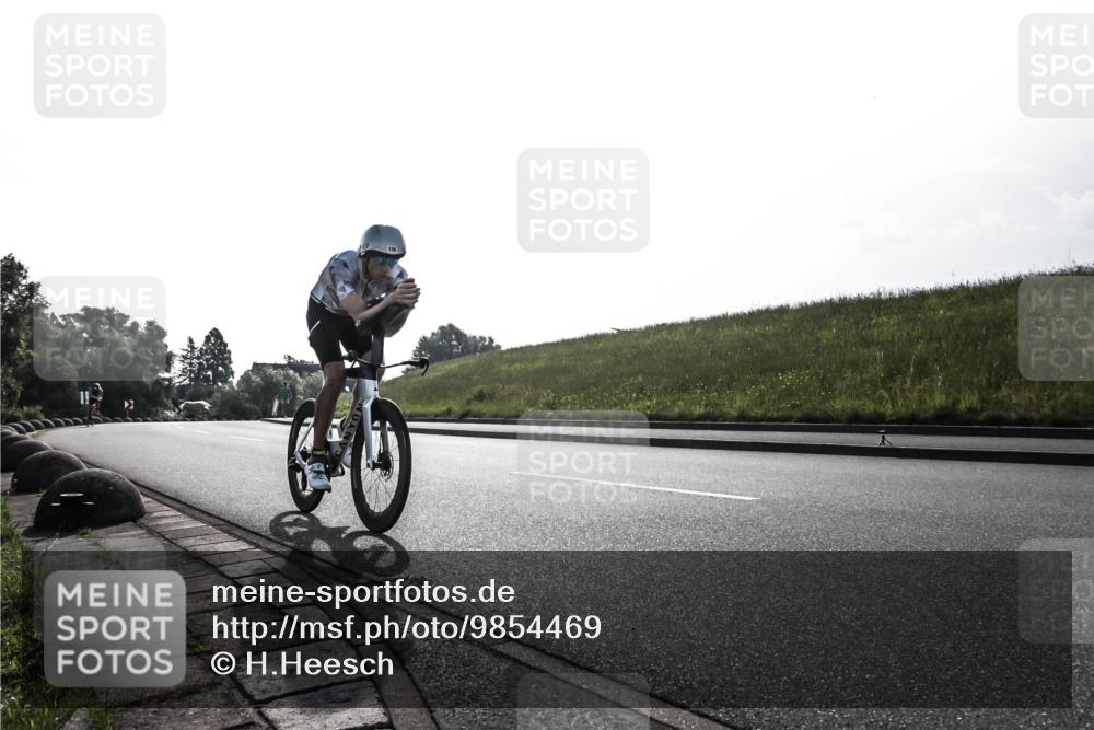 21.06.2026 - 29. Vierlanden-Triathlon H.Heesch http://msf.ph/oto/9854469 21.06.2026 08:57:02 Radfahren 118, 136 meine-sportfotos.de