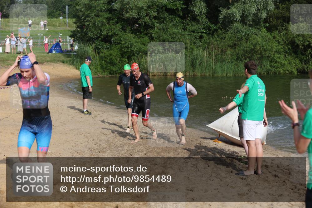 21.06.2026 - 29. Vierlanden-Triathlon Andreas Tolksdorf http://msf.ph/oto/9854489 21.06.2026 08:48:28 Schwimmen 75, 80, 119, 186, 198 meine-sportfotos.de