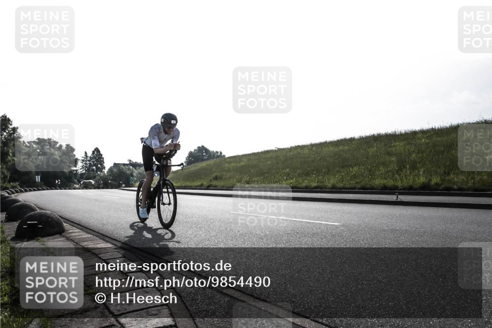 21.06.2026 - 29. Vierlanden-Triathlon H.Heesch http://msf.ph/oto/9854490 21.06.2026 08:58:54 Radfahren 160, 187 meine-sportfotos.de