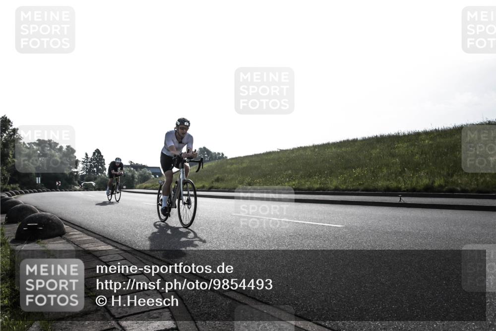 21.06.2026 - 29. Vierlanden-Triathlon H.Heesch http://msf.ph/oto/9854493 21.06.2026 08:59:02 Radfahren 83, 86, 130 meine-sportfotos.de