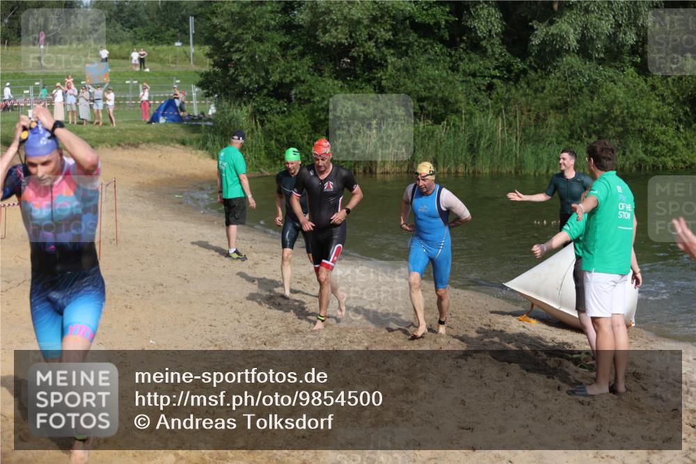 21.06.2026 - 29. Vierlanden-Triathlon Andreas Tolksdorf http://msf.ph/oto/9854500 21.06.2026 08:48:28 Schwimmen 75, 80, 119, 186, 198 meine-sportfotos.de
